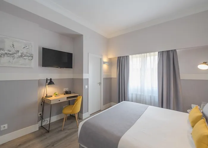 Velázquez 45 By PillowHostal